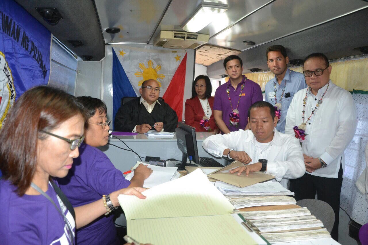 Enhanced Justice on Wheels visits Ormoc City. A court hearing is held inside the Justice on Wheels presided by Ormoc City Regional Trial Court Executive Judge Clifton Nuevo and witnessed by (from left to right) Deputy Court Administrator Thelma Bahia, Court Administrator Jose Midas P. Marquez, Supreme Court Justice Mariano Del Castillo and Ormoc City Vice Mayor Leo Locsin. At least 28 detainees were released as of press time.